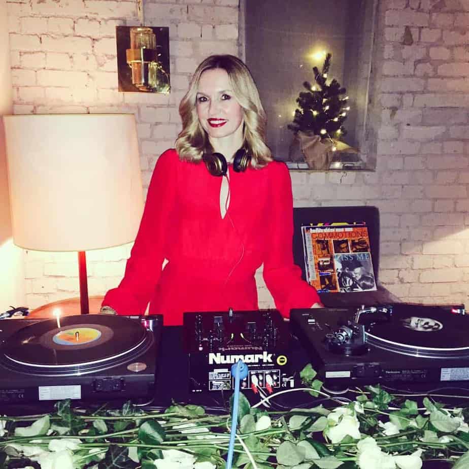 vinyl-jen-female-dj-04