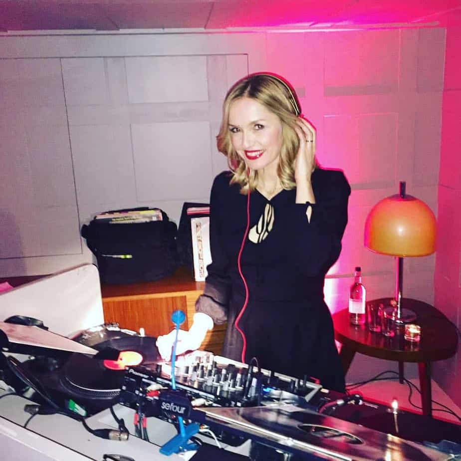 vinyl-jen-female-dj-05