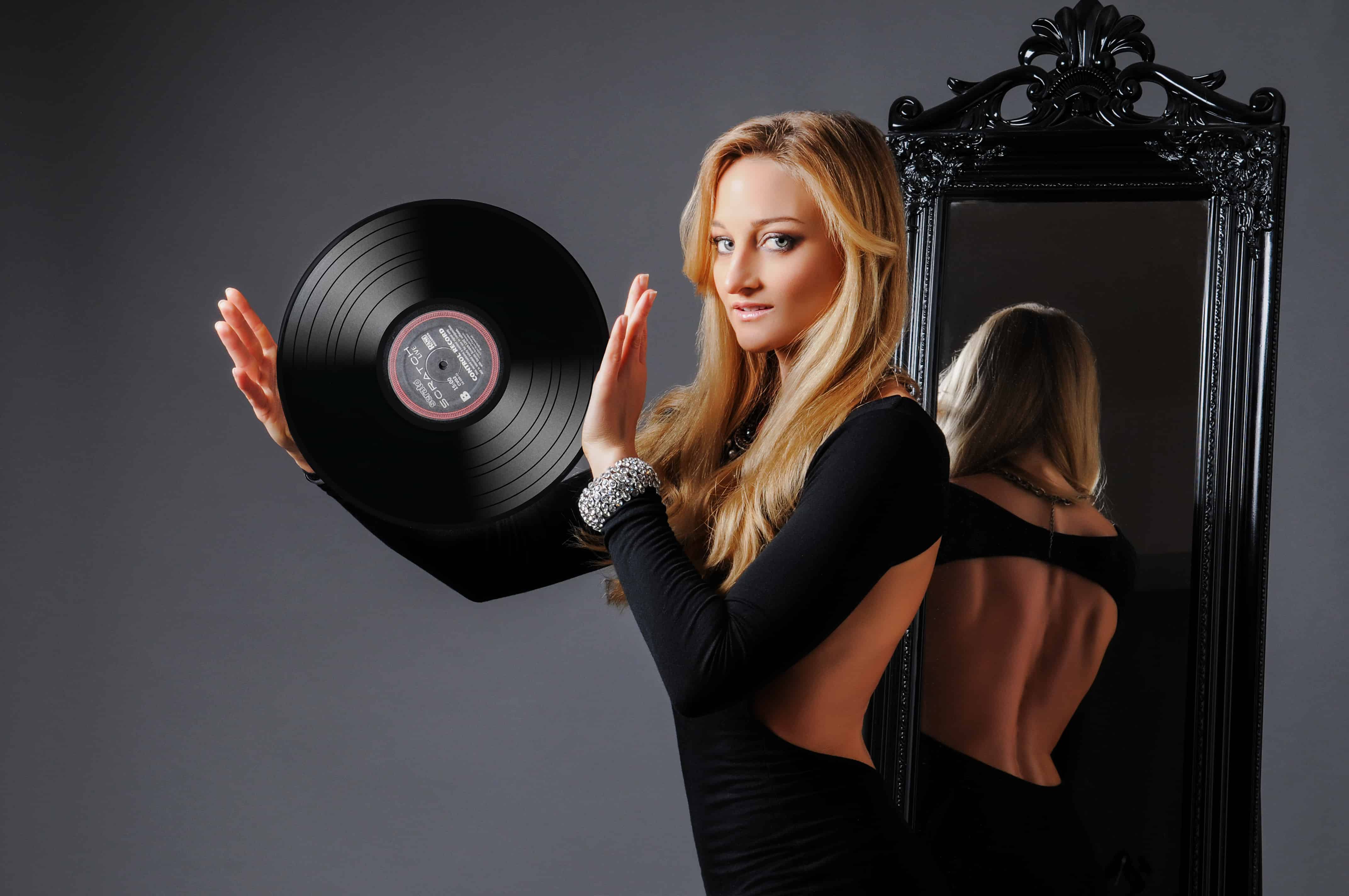 DJ Fabrizia - Storm DJs London